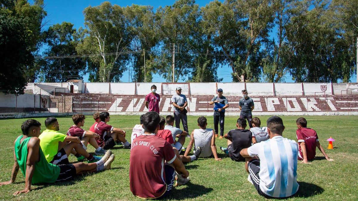 José Spinelli, flamante e innovador DT de Luján Sport Club