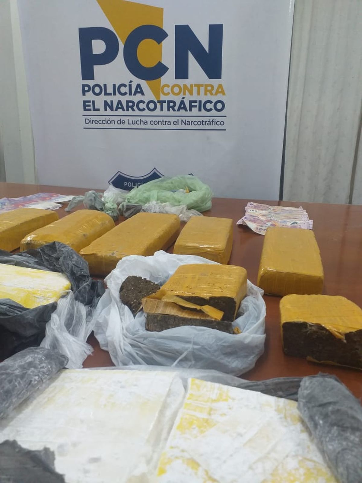 Parte de la droga incautada por la Policía y la Justicia Federal.