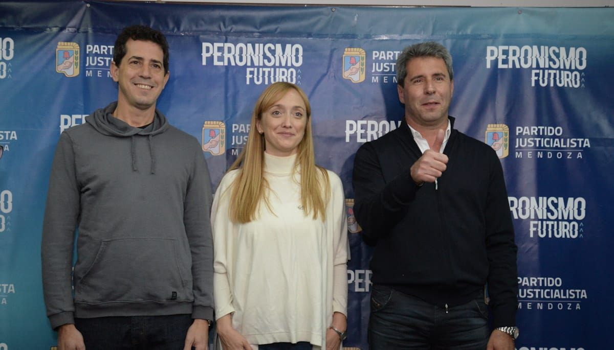 De Pedro recalcó la unidad del peronismo e insistió en la necesidad de centrarse en el debate de ideas. En la foto, junto a Anabel Fernández Sagasti y Sergio Uñac.