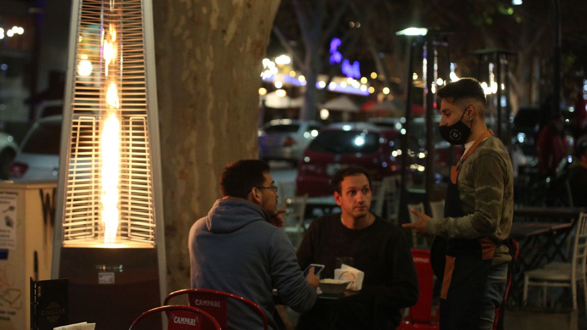 Los bares podr&aacute;n abrir por m&aacute;s tiempo esta semana por el D&iacute;a del Amigo