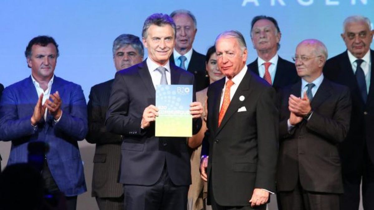 Daniel Funes de Rioja, presidente de la COPAL y vicepresidente de la UIA, junto al ex presidente Mauricio Macri.