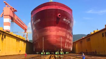 Mueven la carga más pesada del planeta Tierra: una construcción de 13.000 toneladas en movimiento Mueven la carga más pesada del planeta Tierra: una construcción de 13.000 toneladas en movimiento