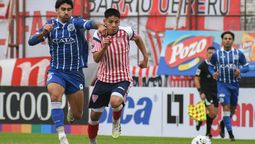 Godoy Cruz visita a Los Andes en Lomas de Zamora por la 14ª fecha de la Primera Nacional. Martín Pino (9) desperdició un penal en el complemento. Godoy Cruz visita a Los Andes en Lomas de Zamora por la 14ª fecha de la Primera Nacional. Martín Pino (9) desperdició un penal en el complemento.