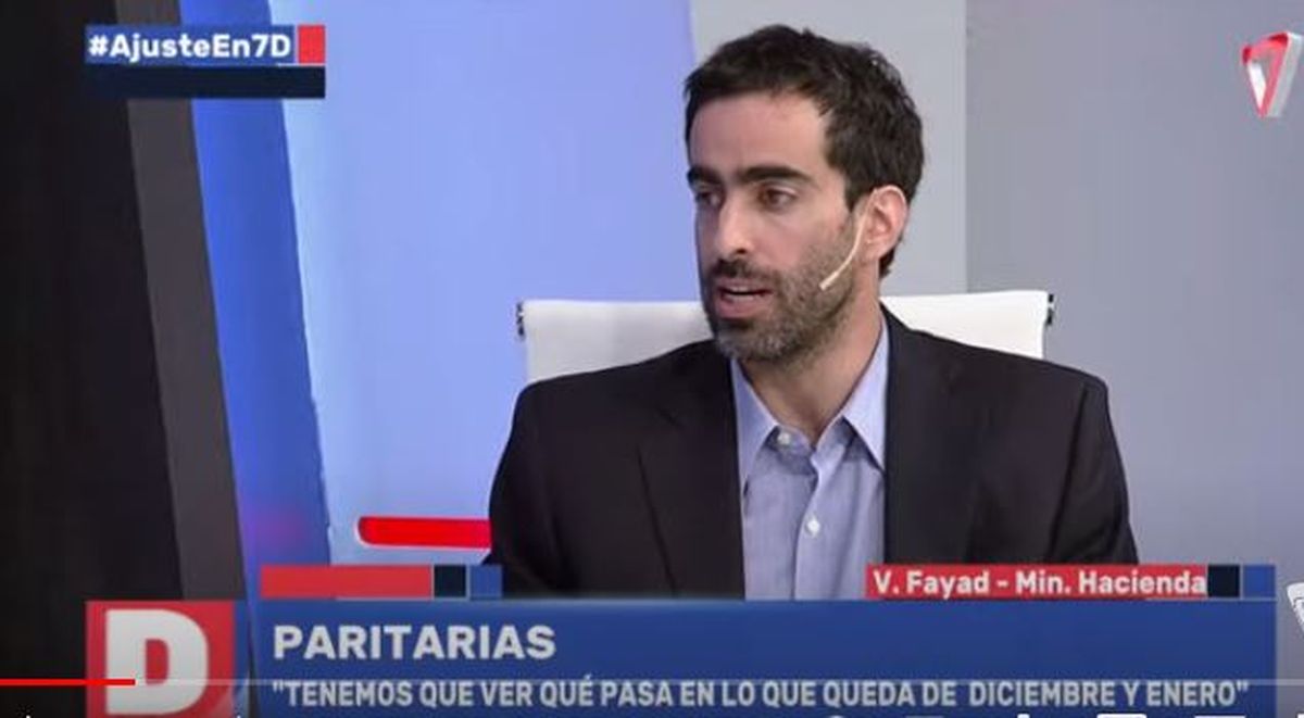 El ministro de Hacienda, Víctor Fayad, advirtió que es probable que los salarios de los estatales estén por debajo de la inflación en el 2024. El ministro de Hacienda, Víctor Fayad, advirtió que es probable que los salarios de los estatales estén por debajo de la inflación en el 2024.