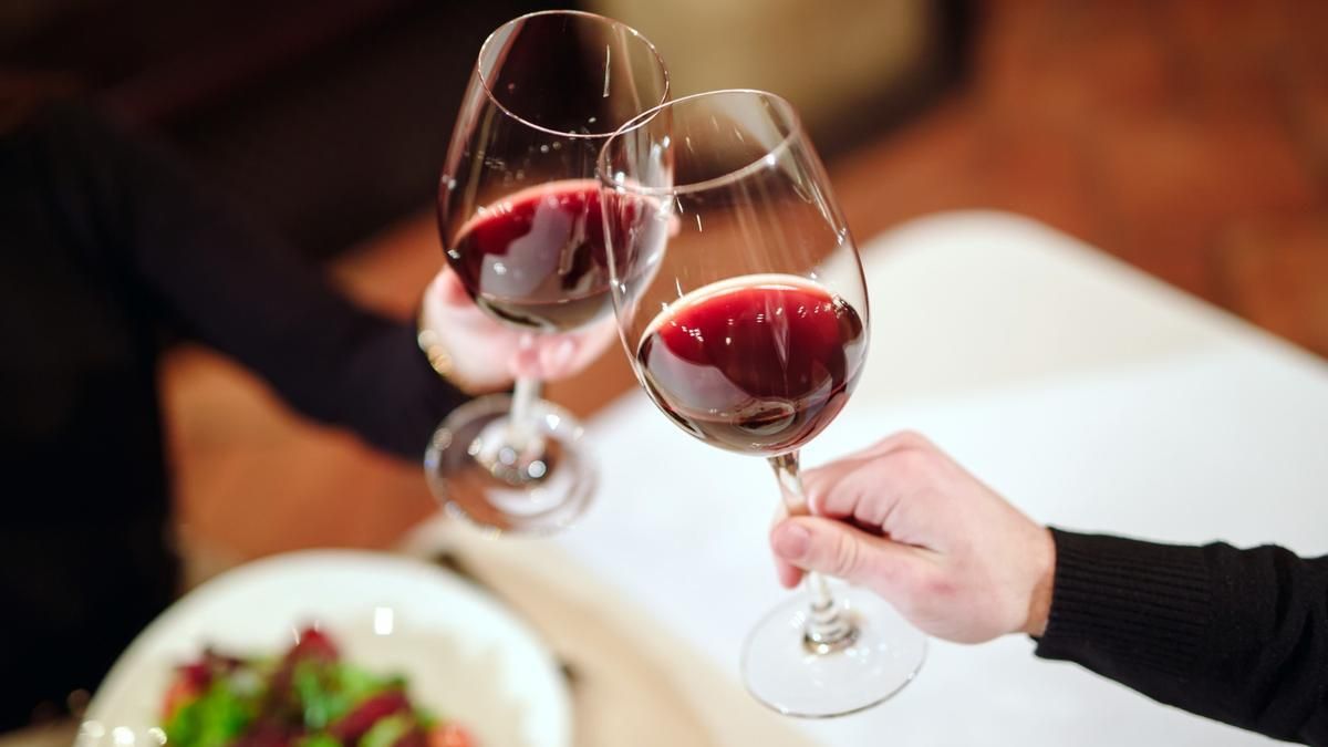 Por qué no hay que tomar alcohol por las noches