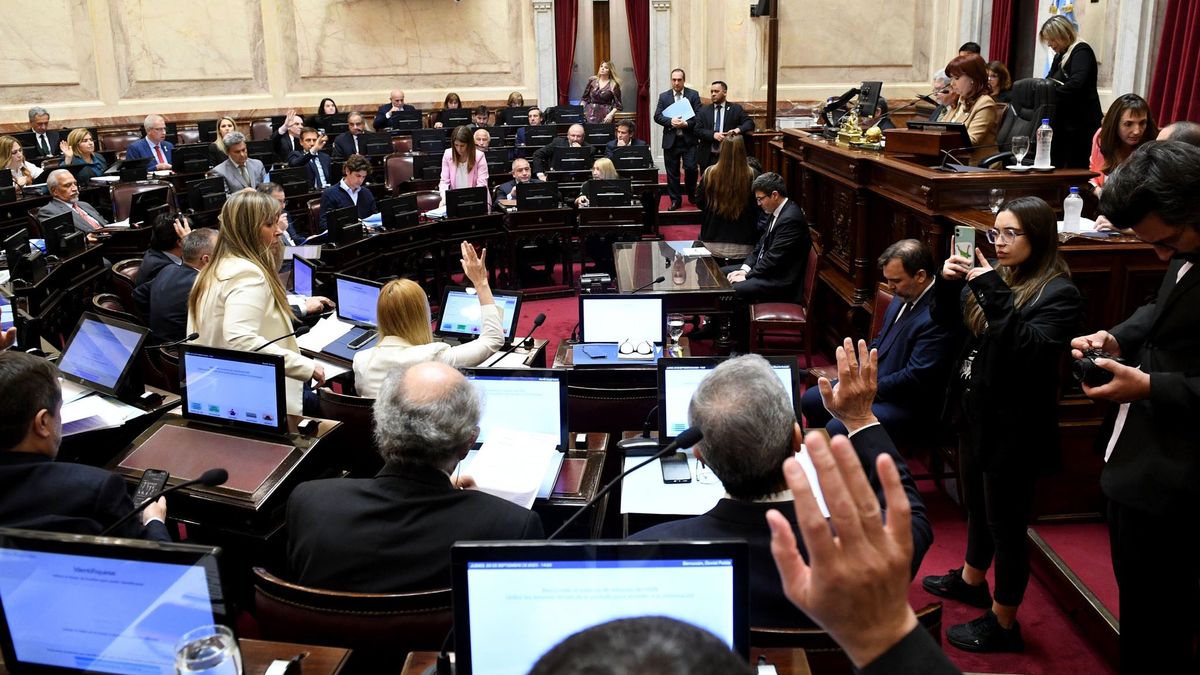 La votación por el proyecto del Impuesto a las Ganancias arrojó 38 afirmativos y 27 en contra, y fue celebrada por el oficialismo en el recinto. La votación por el proyecto del Impuesto a las Ganancias arrojó 38 afirmativos y 27 en contra, y fue celebrada por el oficialismo en el recinto.