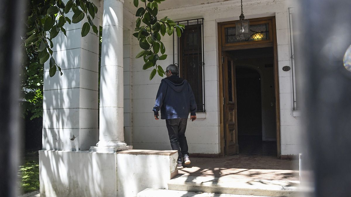 Una casa cercana a la que se cometió el doble homicidio, alquilada por el imputado, fue inspeccionada por la Justicia de Vicente López en busca de nuevas evidencias