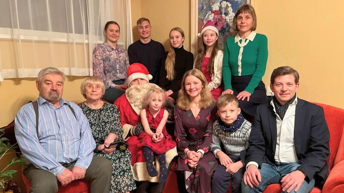 Junto a su familia política, en Estonia. Junto a su familia política, en Estonia.