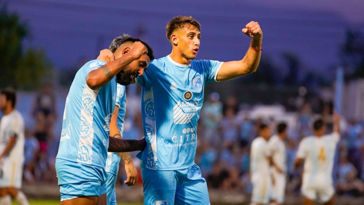 Maxi Herrera festeja uno de sus goles ante Argentino de General Alvear. Maxi Herrera festeja uno de sus goles ante Argentino de General Alvear.