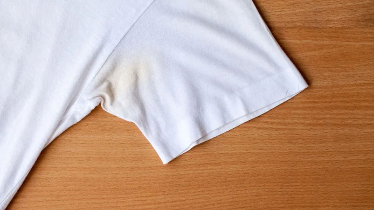 Las manchas de sudor de la ropa se pueden quitar rápidamente con trucos caseros.