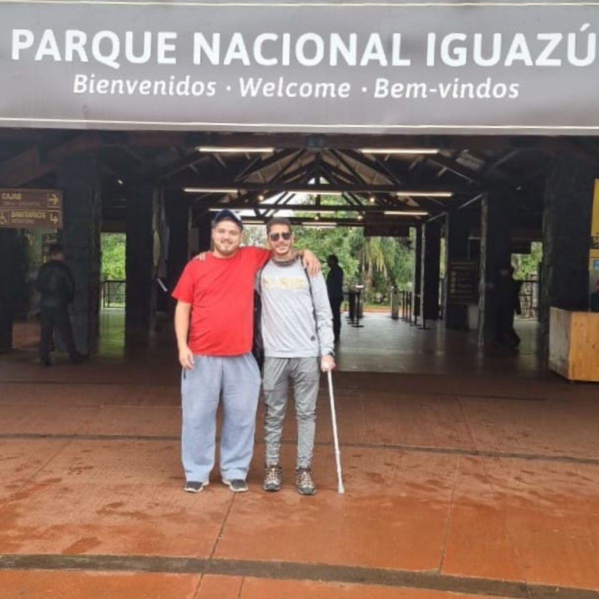 El mes pasado Samir Daou debió prestar declaración ante la justicia misionera, quien descubrió que el responsable del choque era el músico Andrés González. En este viaje pudo por fin llegar a las Cataratas del Iguazú, y lo hizo en homenaje a su amiga Pipi Caram.