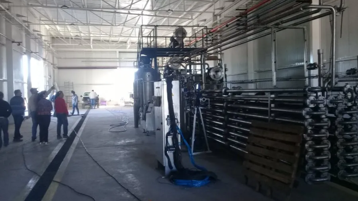 La industria consume grandes cantidades de energía, que necesita para procesar las frutas y las verduras convirtiéndolas en mermeladas, dulces, productos precongelados o salsas.