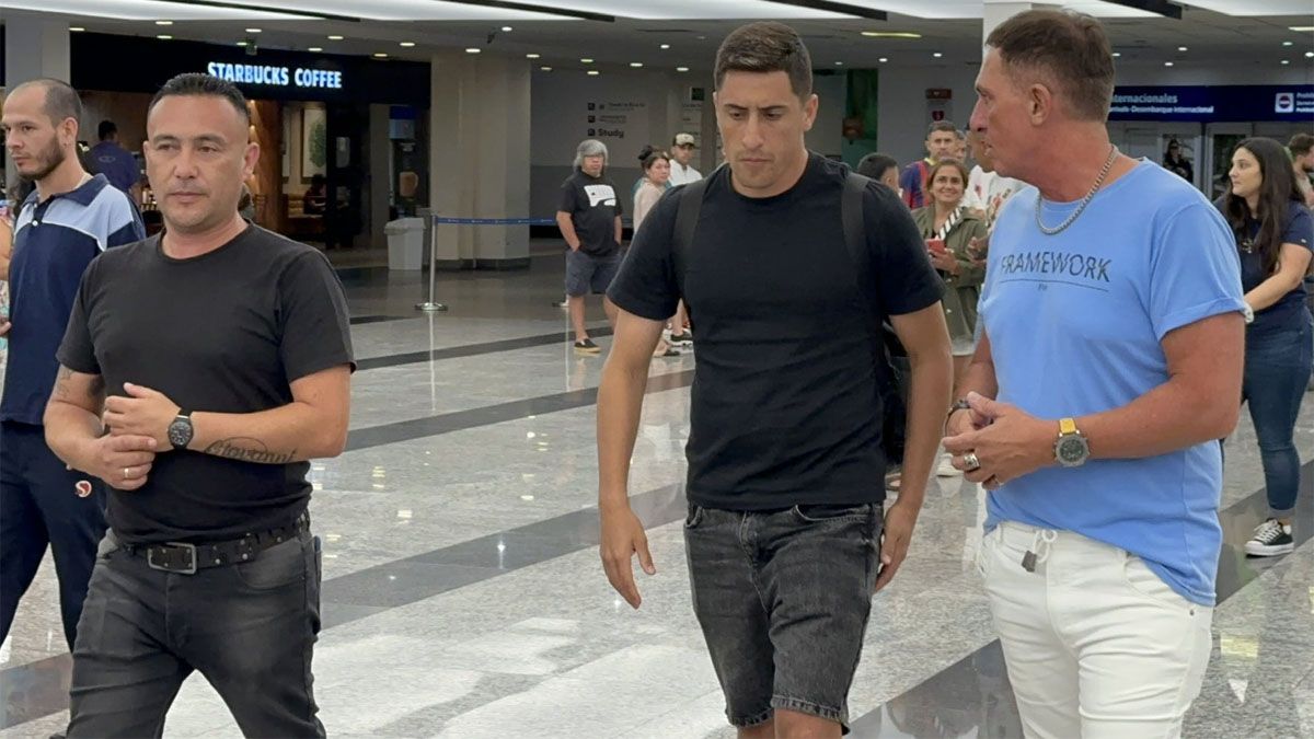 El ex Godoy Cruz Miguel Merentiel llegó a Argentina para sumarse a Boca Juniors.