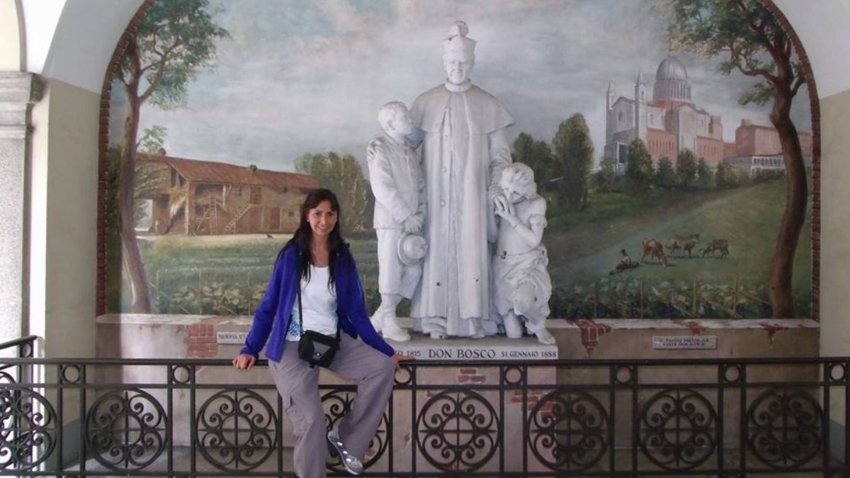 La profunda vocación catequista y amor a Dios de Cecilia Spínola, la docente lujanina fallecida este lunes, la llevó a visitar lugares santos y hasta al propio papa Francisco en el Vaticano. Este martes la comunidad católica y escolar de Luján de Cuyo despidió a la malograda maestra, ya uno de los personajes entrañables del departamento.