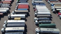 Camiones esperando para pasar a Chile, una postal que podría cambiar pronto gracias al hub logístico de Luján de Cuyo. Camiones esperando para pasar a Chile, una postal que podría cambiar pronto gracias al hub logístico de Luján de Cuyo.
