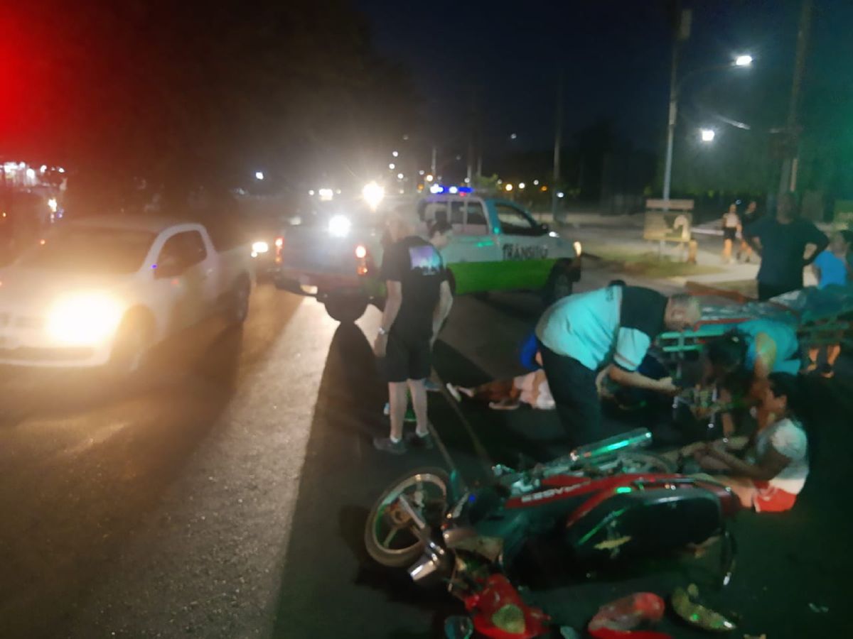 La moto de 110 cilindradas de Carolina no sirve más, aseguró ella, quien además sufrió fracturas en su cuerpo.