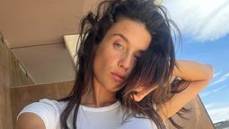 María Pedraza le copia a Julieta Poggio y paraliza Ibiza con su mini cinturón más audaz
