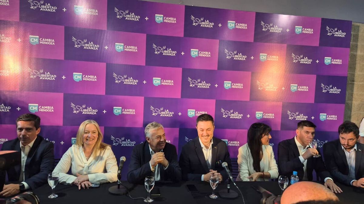 El cierre de campaña de la alianza La Libertad Avanza + Cambia Mendoza ocurrió en el club Andes Talleres. El cierre de campaña de la alianza La Libertad Avanza + Cambia Mendoza ocurrió en el club Andes Talleres.