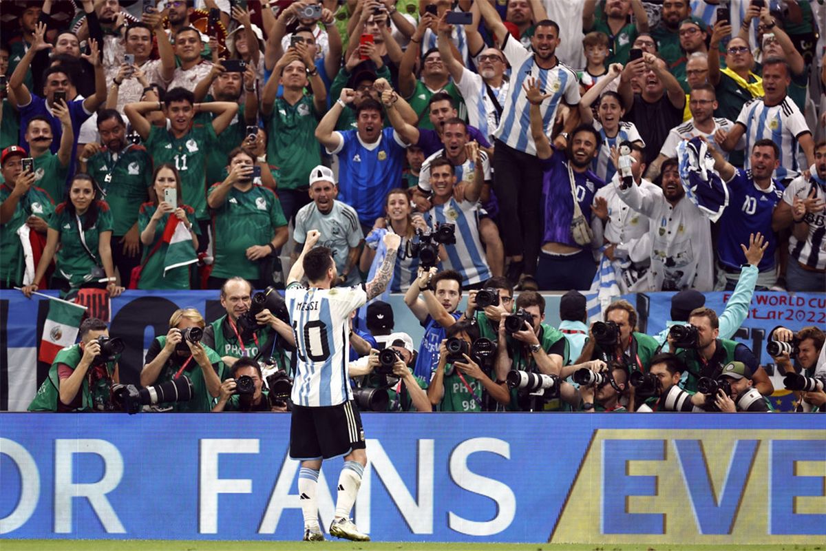 Lionel Messi, capitán de la Selección argentina, mantiene un vínculo especial con los hinchas albicelestes en el Mundial Qatar 2022.