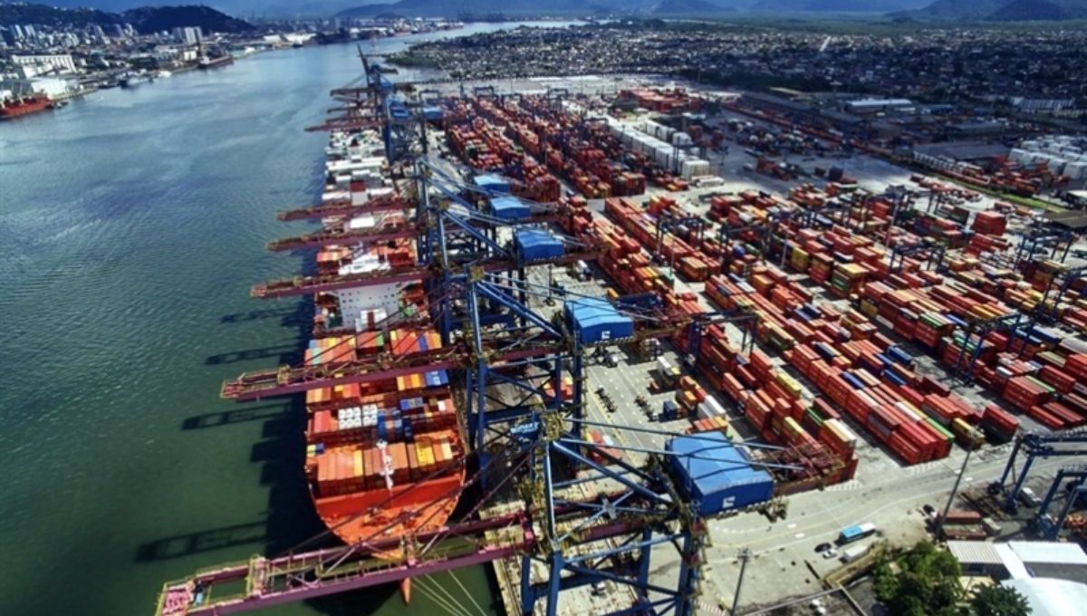 El liderazgo del puerto brasileño frente a otros competidores de América del Sur demuestra su papel clave en la economía del planeta Tierra. El liderazgo del puerto brasileño frente a otros competidores de América del Sur demuestra su papel clave en la economía del planeta Tierra. 