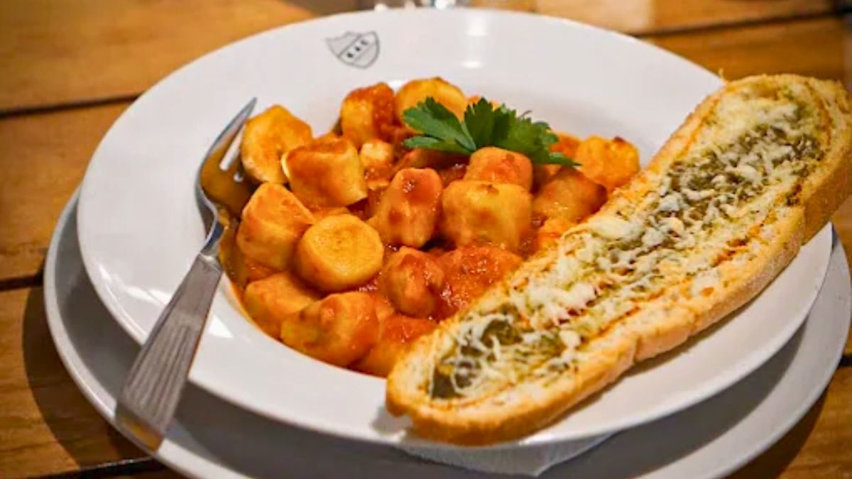 El bodegón Kimberley, en medio de un club de Buenos Aires.