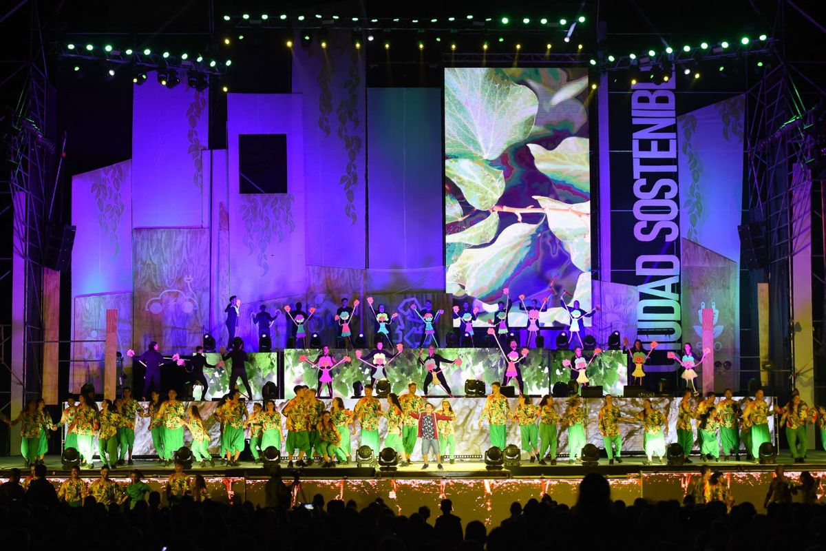 Una de las recientes fiestas de la Vendimia de la Ciudad de Mendoza que realizó Laura Fuertes. Una de las recientes fiestas de la Vendimia de la Ciudad de Mendoza que realizó Laura Fuertes.