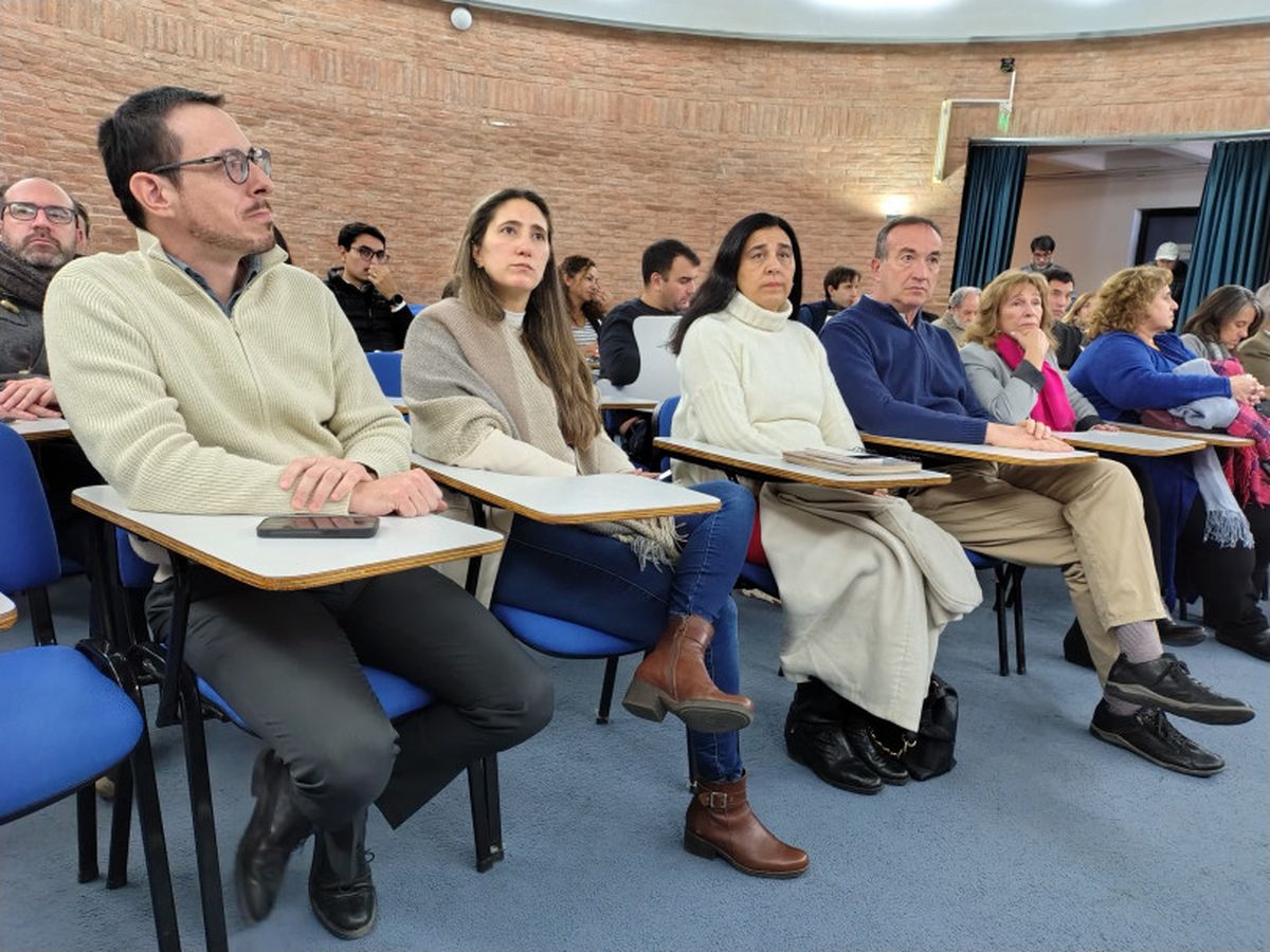 En la UNCuyo se resolvió hacer el jueves un abrazo simbólico. En la UNCuyo se resolvió hacer el jueves un abrazo simbólico.