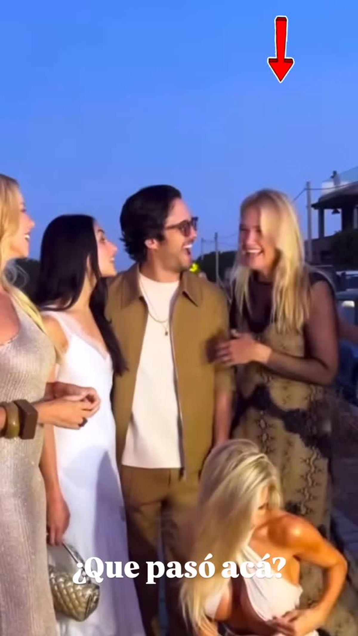 El particular gesto de Valeria Mazza tras el saludo de Evangelina Anderson. El particular gesto de Valeria Mazza tras el saludo de Evangelina Anderson.