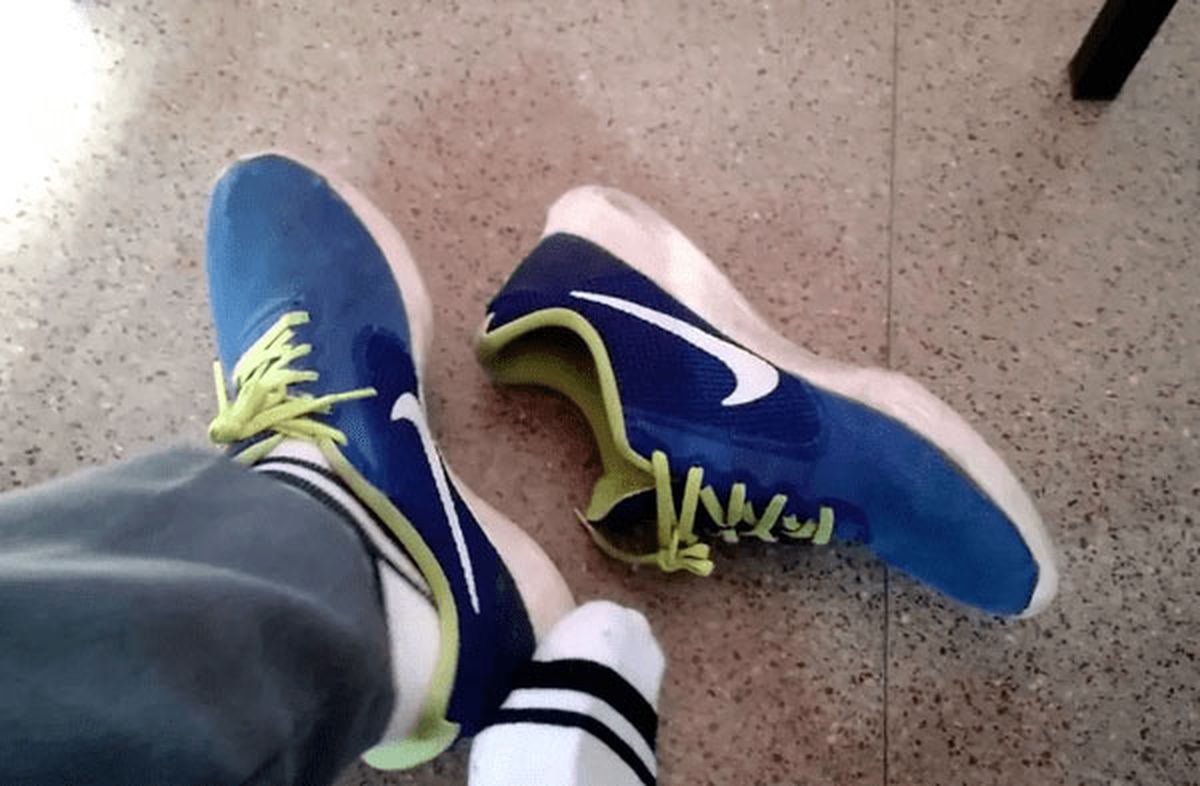 Sacarse las zapatillas y no desatar los cordones, es una acción que muchos repiten a diario, sin saber qué significa. Sacarse las zapatillas y no desatar los cordones, es una acción que muchos repiten a diario, sin saber qué significa.