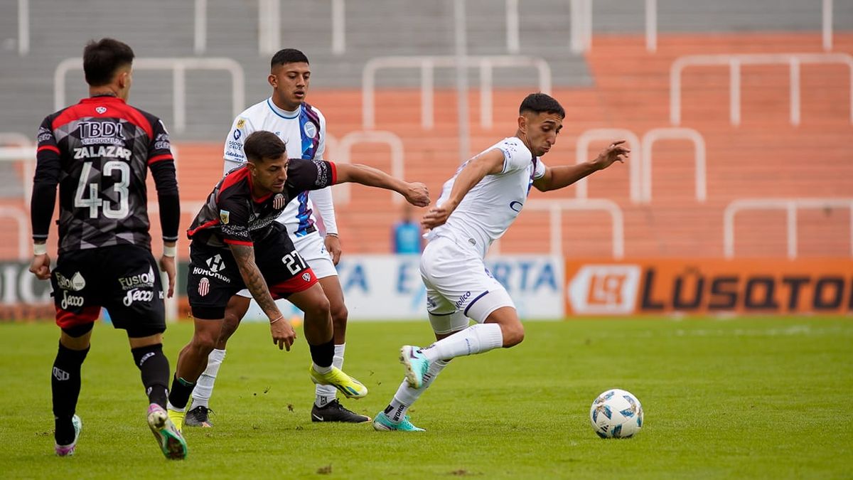 Bruno Leyes y Lucas Arce en el partido frente a Barracas Central. Bruno Leyes y Lucas Arce en el partido frente a Barracas Central. 