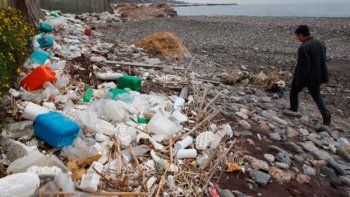 270.000 toneladas de plástico flotan en el mar