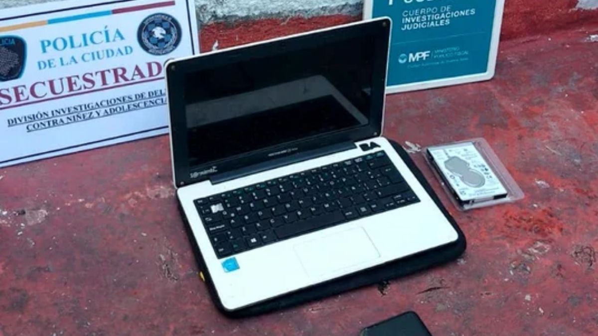 Los elementos secuestrados en el allanamiento al alumno de la escuela. Los elementos secuestrados en el allanamiento al alumno de la escuela.