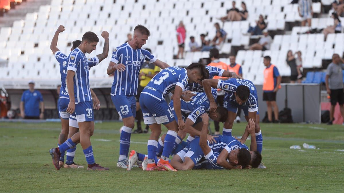 Godoy Cruz logró un gran triunfo ante el difícil Racing.