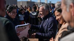 El gobernador Alfredo Cornejo en la entrega de 48 casas en San Martín. El gobernador Alfredo Cornejo en la entrega de 48 casas en San Martín.