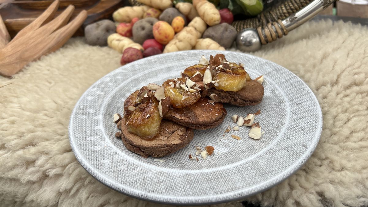 Recetas de Un bocado: panqueques de avena con bananas caramelizadas.&nbsp;