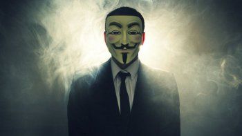 Anonymous y un duro mensaje a quienes donaron para reconstruir Notre Dame