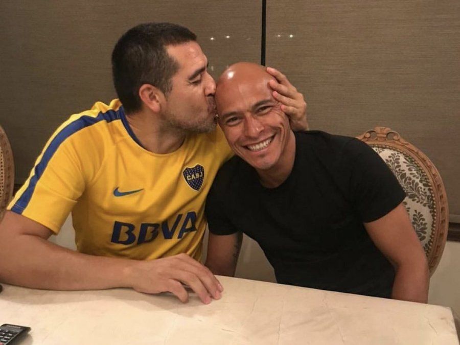 Riquelme y Clemente Rodríguez vuelven a reunirse.