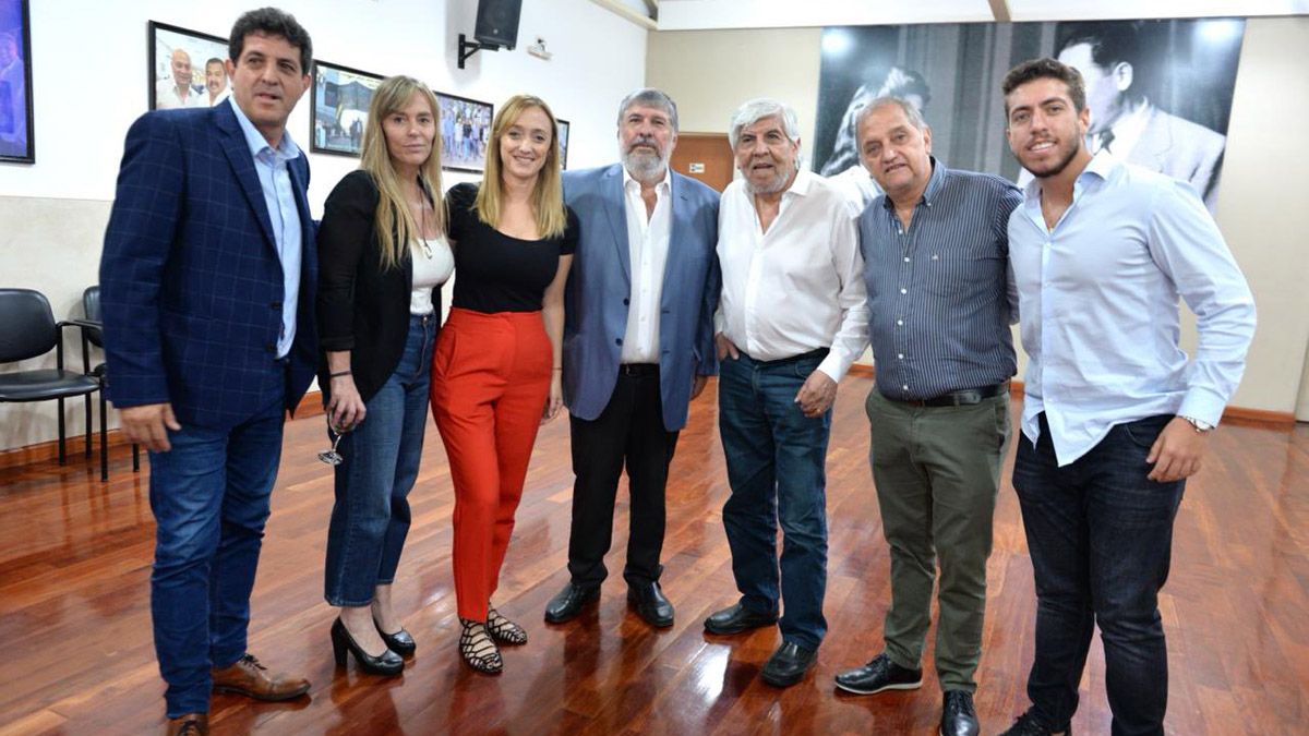 Anabel Fernández Sagasti, José Mayans y Hugo Moyano en el centro de la imagen. Anabel Fernández Sagasti, José Mayans y Hugo Moyano en el centro de la imagen.