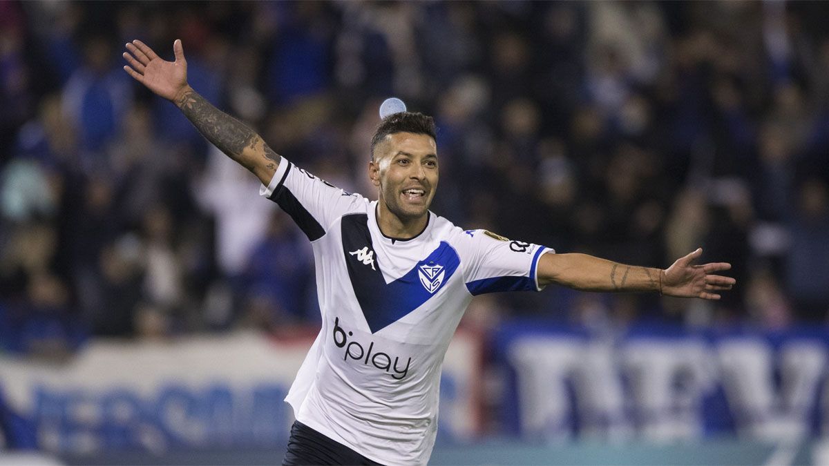 Janson metió un doblete para Vélez.