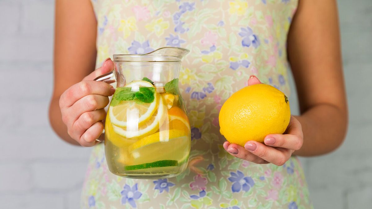 Truco para bajar de peso rápido: tomar agua con limón todos los días a la  misma hora