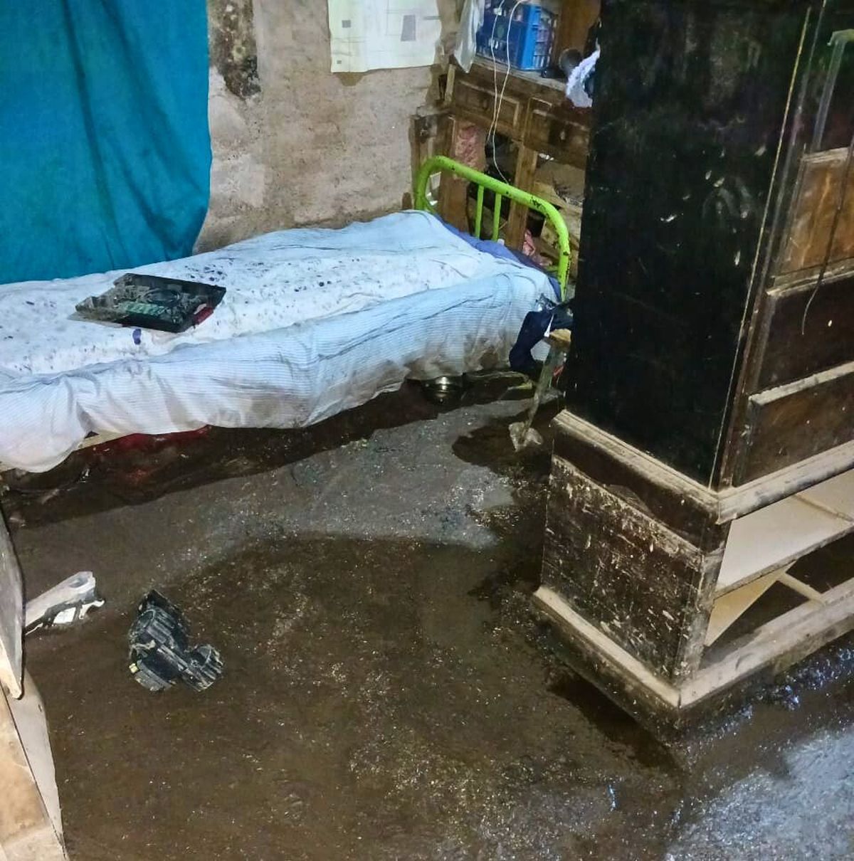 Las familias no pueden habitar las viviendas que quedaron completamente destruidas. Y ropa y muebles pasados por agua. Las familias no pueden habitar las viviendas que quedaron completamente destruidas. Y ropa y muebles pasados por agua.