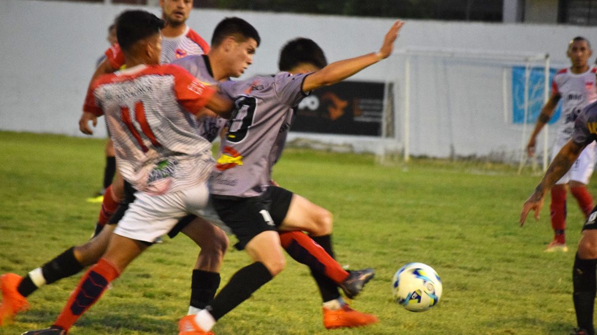 Atlético Palmira superó 2 a 0 a Rodeo del Medio en Montecaseros y sumó sus primeros tres puntos.