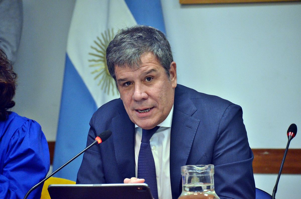 Facundo Manes irá con el GEN, una de las figuras del radicalismo que no cerró con su partido. Facundo Manes irá con el GEN, una de las figuras del radicalismo que no cerró con su partido.