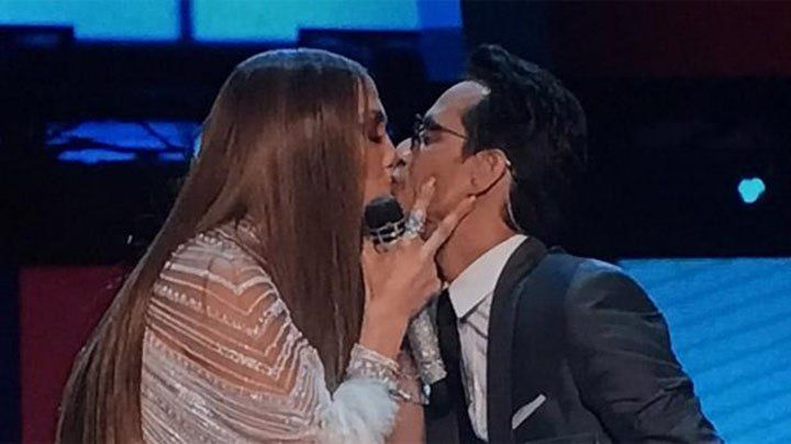 Latin Grammy: J.Lo sorprendió cantando Pimpinela