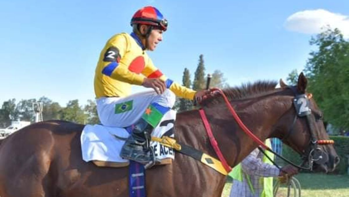 Furioso de Acero y su jockey José Eliezer Alves Silveira. Furioso de Acero y su jockey José Eliezer Alves Silveira.