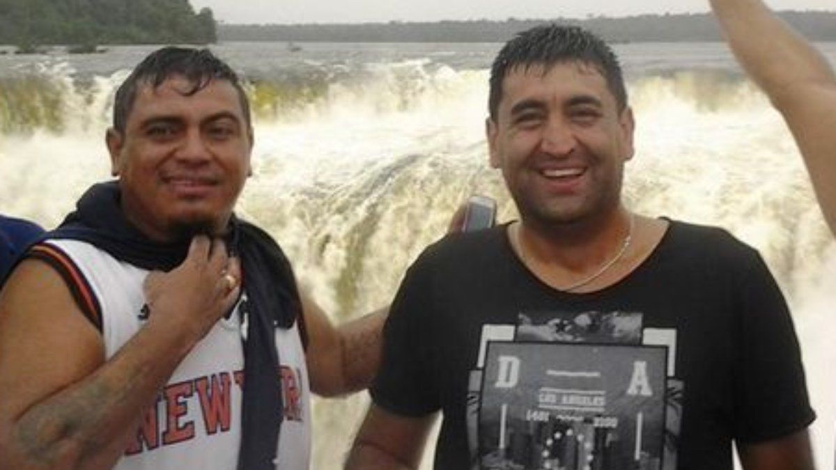 El Niño Álvaro y Fido Díaz, en uno de sus viajes.