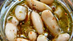 La receta de porotos en escabeche se hacen con ingredientes que frecuentemente uno tiene en casa y con pasos fáciles de seguir. La receta de porotos en escabeche se hacen con ingredientes que frecuentemente uno tiene en casa y con pasos fáciles de seguir.