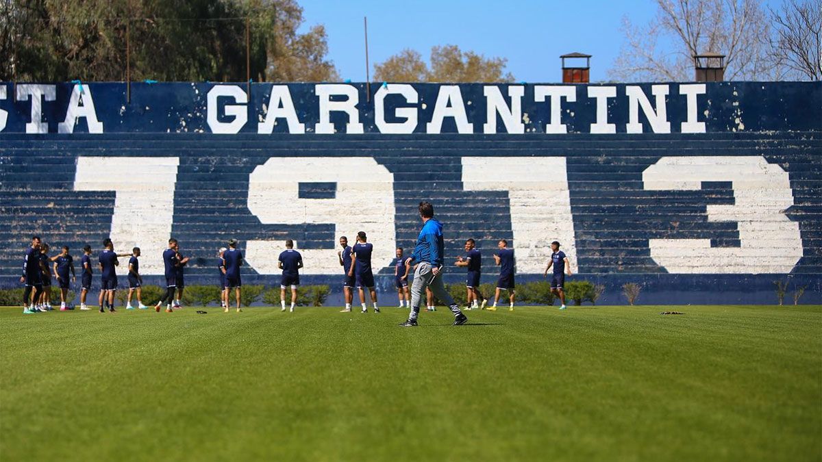 Independiente Rivadavia sigue entrenando pensando en la final ante Almirante Brown.