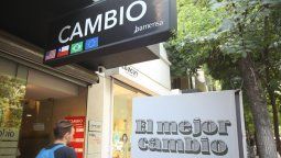 El dólar cerró al filo de los $61