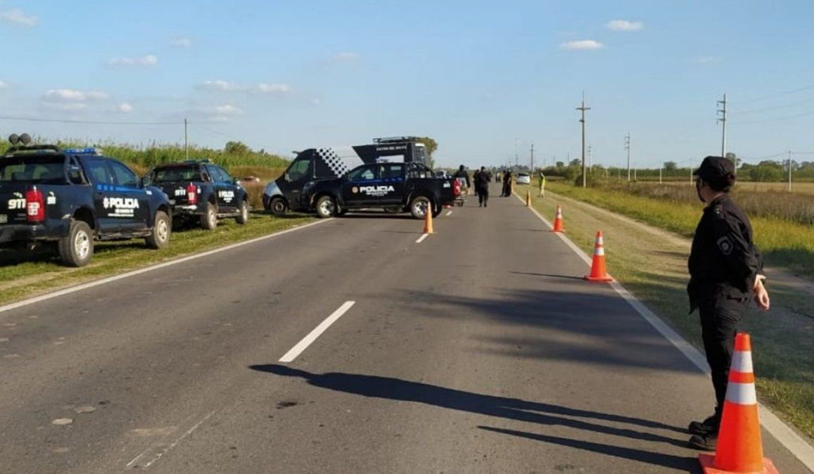 Una mujer que trabajaba como remisera fue a auxiliar a una amiga que había ido a buscar a su hermano a una cárcel de Rosario, y desde una camioneta realizaron varios disparos que la hirieron de muerte. Un hermano del exconvicto fue herido